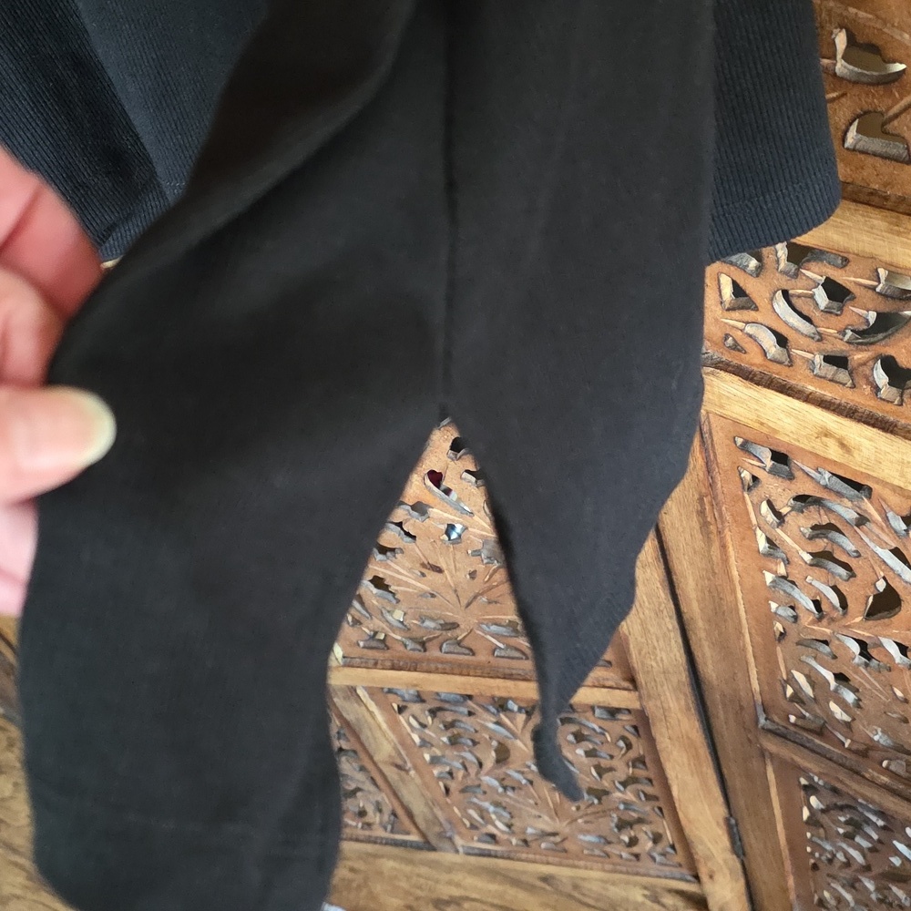 Philosophy Black Ribbed Top - Picture 3 of 4